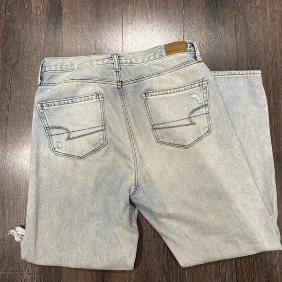 American Eagle Outfitters Light Blue Distressed Jeans - Picture 2 of 3